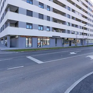 Luna With Free Parking Apartament